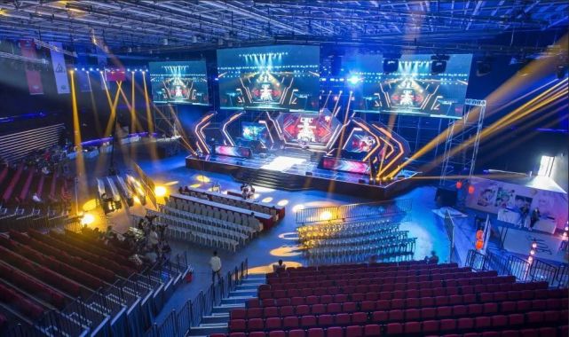 因种族而遭 因种族而遭